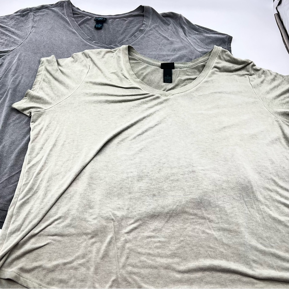 Rue21/Rue+ 2 Short Sleeve V-Neck Tees Casual- Gray and Cream 2X